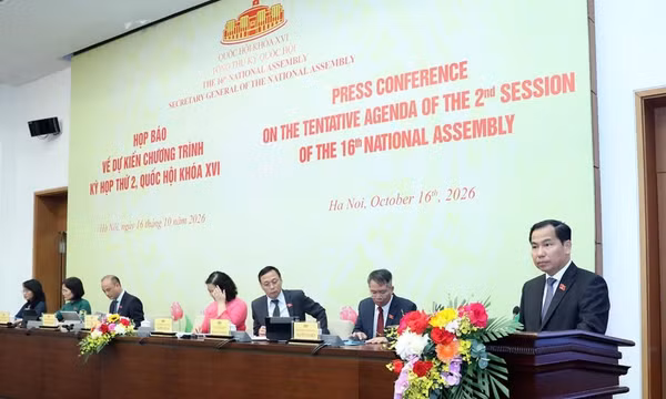 Tổng Thư ký Quốc hội, Chủ nhiệm Văn phòng Quốc hội Lê Quang Mạnh thông tin tại buổi họp báo. (Ảnh: DUY LINH)