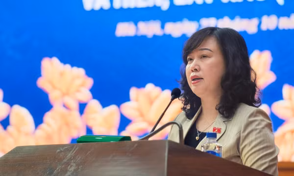 Bộ trưởng Y tế Đào Hồng Lan phát biểu tại buổi cung cấp thông tin cho báo chí. (Ảnh: TUẤN DŨNG)