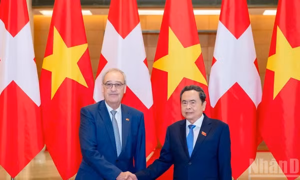 Chủ tịch Quốc hội Trần Thanh Mẫn hội kiến Tổng thống Thụy Sĩ Guy Parmelin
