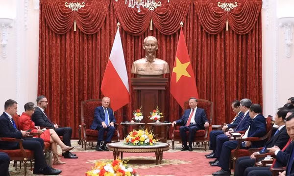 Tổng Bí thư, Chủ tịch nước Tô Lâm tiếp Thủ tướng Cộng hòa Ba Lan Donald Tusk. (Ảnh: ĐĂNG KHOA)