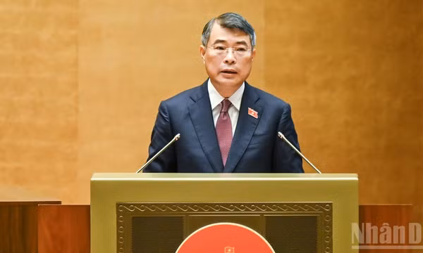 Thủ tướng Chính phủ Lê Minh Hưng trình bày Báo cáo về tình hình thực hiện Kế hoạch phát triển kinh tế-xã hội, ngân sách nhà nước năm 2026 và dự kiến kế hoạch phát triển kinh tế-xã hội năm 2027. (Ảnh: DUY LINH) 