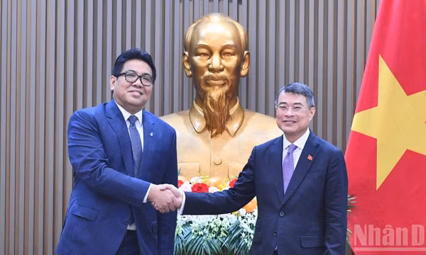 Thủ tướng Chính phủ Lê Minh Hưng và ông Tengku Muhammad Taufik, Chủ tịch kiêm Tổng Giám đốc Tập đoàn Dầu khí quốc gia Malaysia (PETRONAS). (Ảnh: THANH GIANG) 
