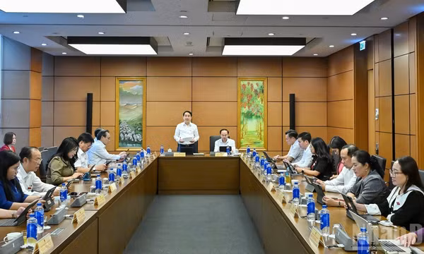 Quốc hội thảo luận tại tổ chiều 23/10. (Ảnh: THỦY NGUYÊN)