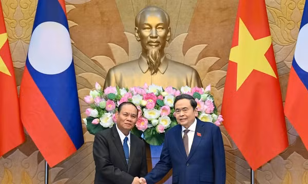 Quan hệ hữu nghị vĩ đại, đoàn kết đặc biệt, hợp tác toàn diện Việt Nam-Lào ngày càng phát triển