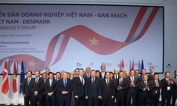 Tổng Bí thư, Chủ tịch nước Tô Lâm chứng kiến trao văn kiện hợp tác Việt Nam-Đan Mạch