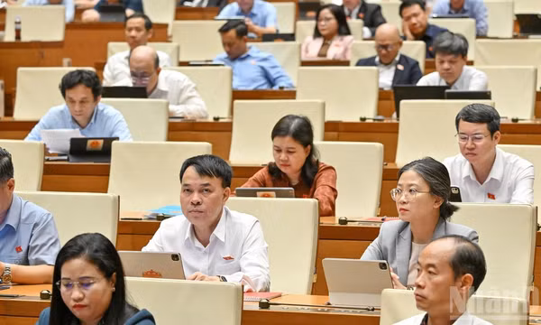 Quốc hội họp phiên toàn thể tại hội trường. (Ảnh: THỦY NGUYÊN)