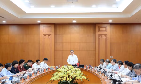 Tổng Bí thư, Chủ tịch nước Tô Lâm chủ trì làm việc với Ban Tổ chức Trung ương về Đề án sơ kết 5 năm thực hiện Nghị quyết số 28-NQ/TW. (Ảnh: ĐĂNG KHOA)