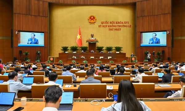 Quang cảnh phiên họp của Quốc hội tại Hội trường Diên Hồng. (Ảnh: THỦY NGUYÊN)