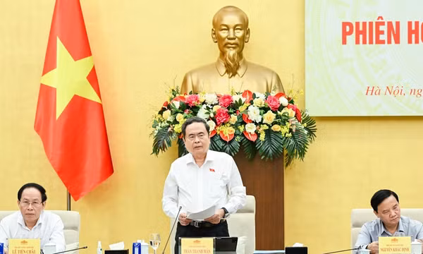 Chủ tịch Quốc hội Trần Thanh Mẫn, Trưởng Ban Chỉ đạo Tổng rà soát hệ thống văn bản quy phạm pháp luật, phát biểu kết luận phiên họp. (Ảnh: DUY LINH)