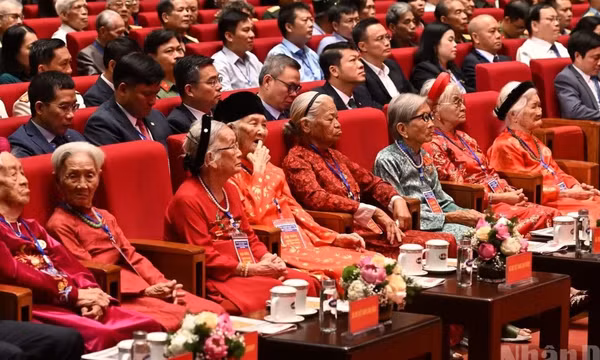 Các đại biểu Mẹ Việt Nam Anh hùng dự Hội nghị tri ân người có công với cách mạng toàn quốc năm 2026. (Ảnh: TRẦN HẢI)