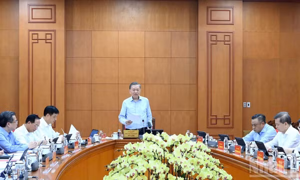 Tổng Bí thư, Chủ tịch nước Tô Lâm chủ trì làm việc với Ban Tổ chức Trung ương về Đề án tổng kết Nghị quyết số 26-NQ/TW. (Ảnh: ĐĂNG KHOA) 