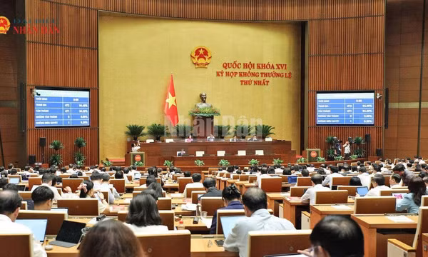 Quốc hội biểu quyết thông qua Luật Hòa giải ở cơ sở (sửa đổi). (Ảnh: NK)