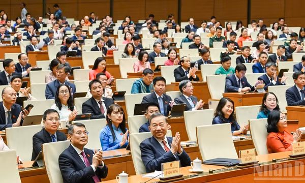 Tổng Bí thư, Chủ tịch nước Tô Lâm, Thủ tướng Chính phủ Lê Minh Hưng, cùng các đại biểu dự phiên bế mạc Kỳ họp không thường lệ thứ nhất, Quốc hội khóa XVI. (Ảnh: DUY LINH)