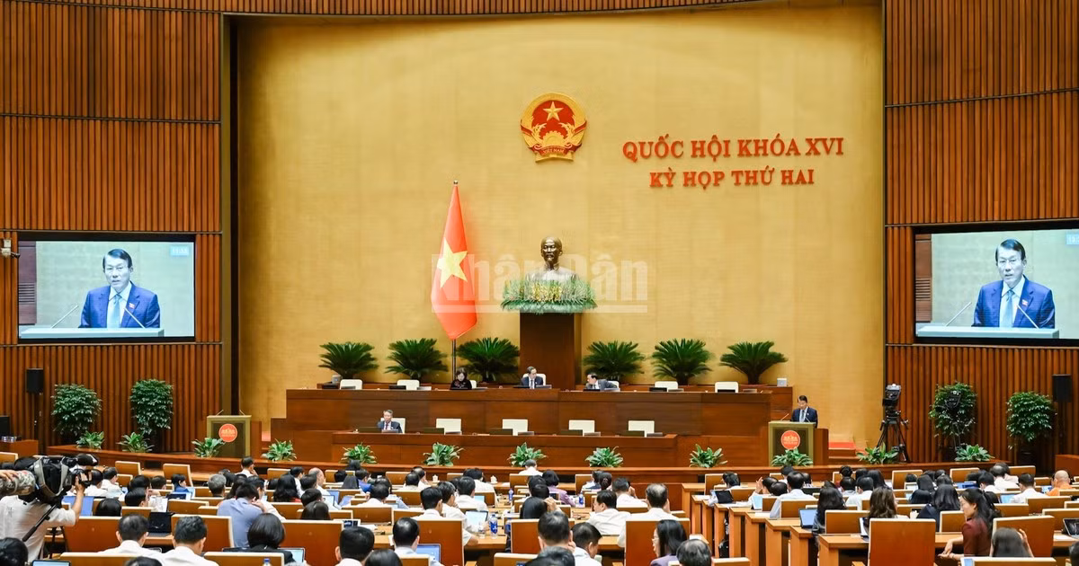 Quốc hội làm việc tại hội trường nghe Tờ trình và Báo cáo thẩm tra dự án Luật Tổ chức cơ quan điều tra hình sự (sửa đổi). (Ảnh: DUY LINH) 