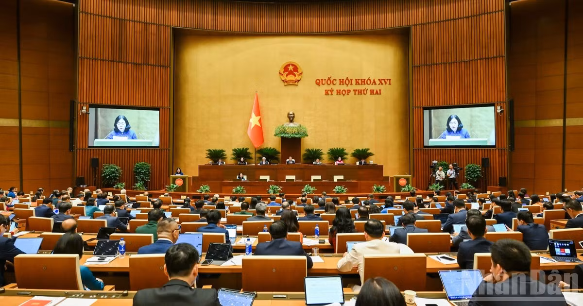 Quốc hội làm việc tại hội trường. (Ảnh: DUY LINH)