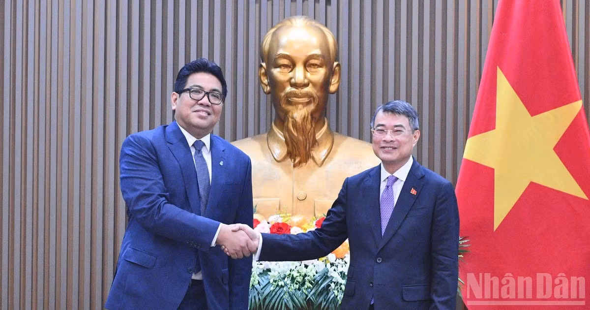 Thủ tướng Chính phủ Lê Minh Hưng và ông Tengku Muhammad Taufik, Chủ tịch kiêm Tổng Giám đốc Tập đoàn Dầu khí quốc gia Malaysia (PETRONAS). (Ảnh: THANH GIANG) 
