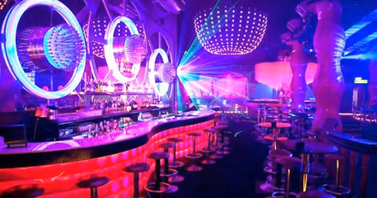 Kinh doanh dịch vụ karaoke, vũ trường là ngành, nghề kinh doanh có điều kiện về an ninh, trật tự.