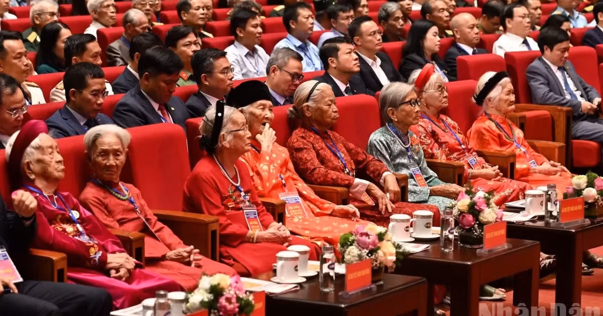 Các đại biểu Mẹ Việt Nam Anh hùng dự Hội nghị tri ân người có công với cách mạng toàn quốc năm 2026. (Ảnh: TRẦN HẢI)