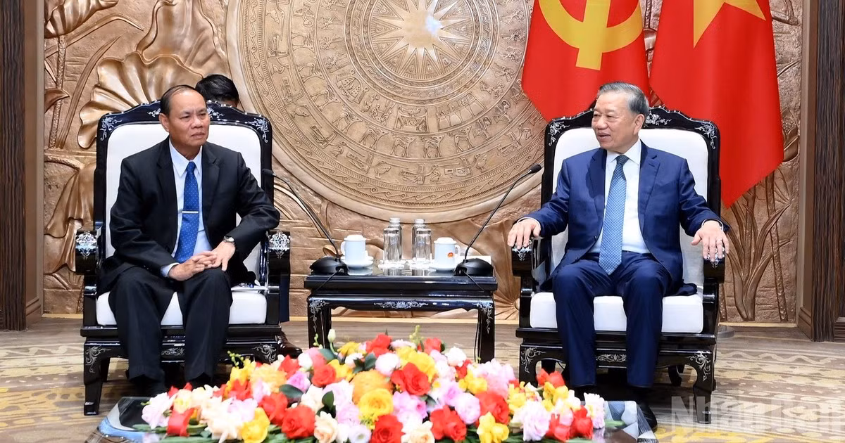 Tổng Bí thư, Chủ tịch nước Tô Lâm tiếp đồng chí Vilay Lakhamphong, Ủy viên Bộ Chính trị, Thường trực Ban Bí thư Trung ương Đảng Nhân dân Cách mạng Lào, tại Trụ sở Trung ương Đảng, ngày 15/10/2026. (Ảnh: ĐĂNG KHOA)