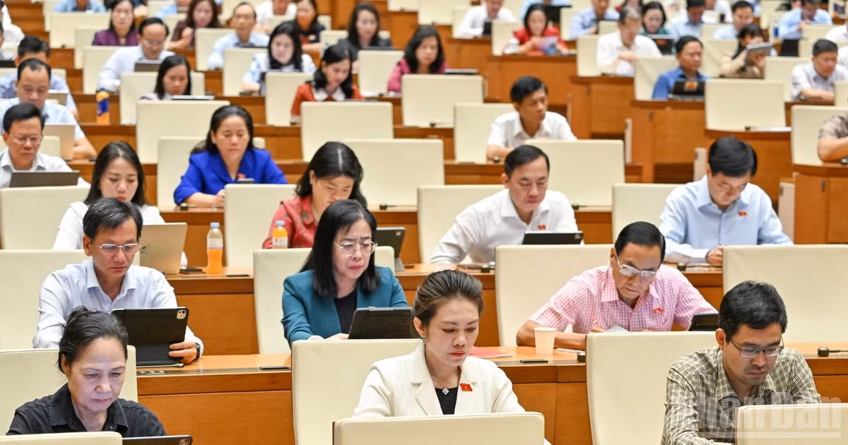 Quốc hội làm việc tại hội trường. (Ảnh: THỦY NGUYÊN)
