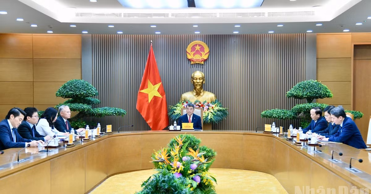 Quang cảnh cuộc điện đàm giữa Thủ tướng Lê Minh Hưng với Thủ tướng Đức Friedrich Merz. (Ảnh: THANH GIANG)
