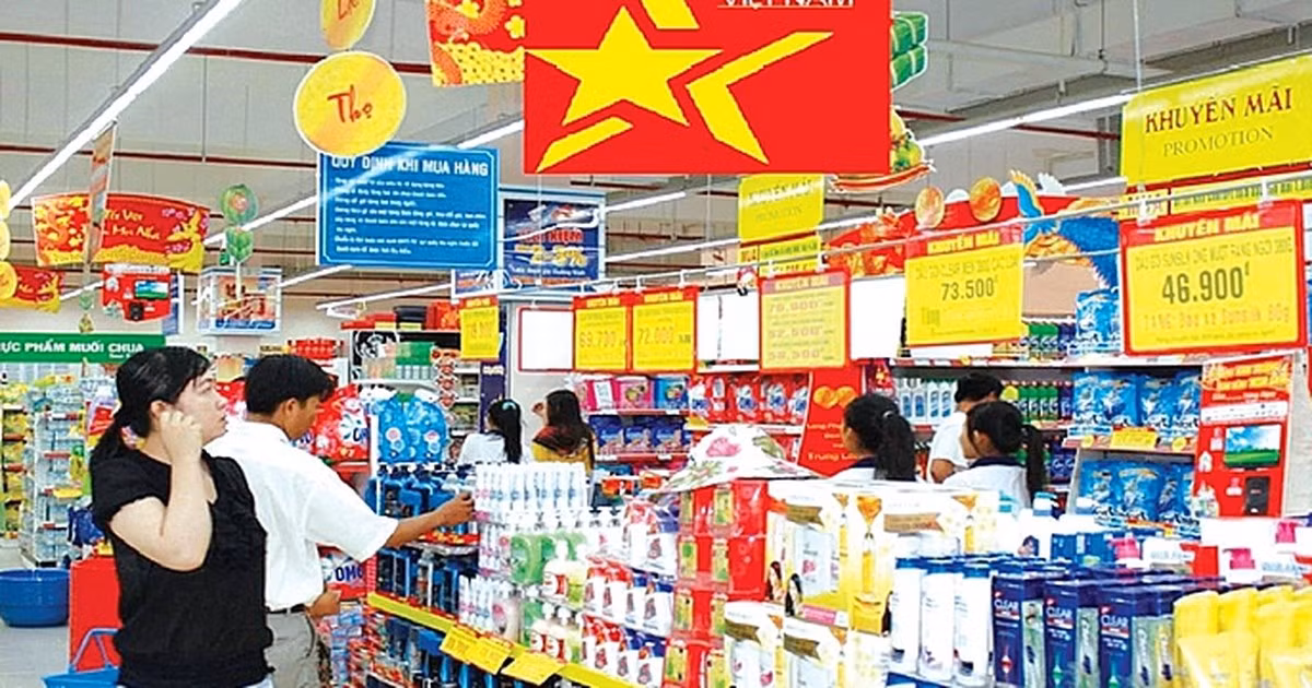 Thương nhân, tổ chức, cá nhân thể hiện xuất xứ Việt Nam trên nhãn hàng hóa hoặc trên tài liệu, vật phẩm chứa đựng thông tin liên quan đến hàng hóa
