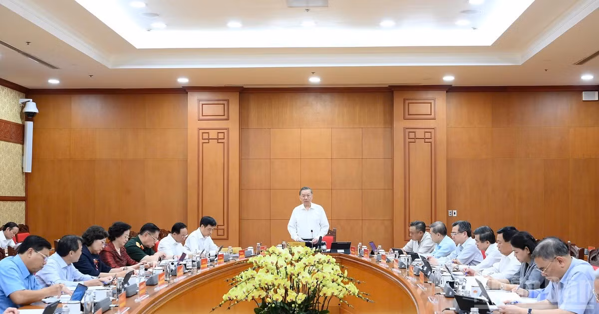 Tổng Bí thư, Chủ tịch nước Tô Lâm chủ trì làm việc với Ban Tổ chức Trung ương về Đề án sơ kết 5 năm thực hiện Nghị quyết số 28-NQ/TW. (Ảnh: ĐĂNG KHOA)