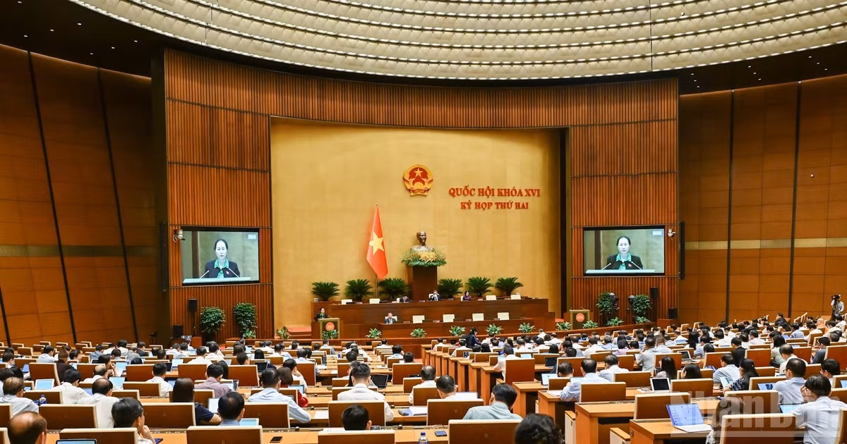 Quang cảnh phiên họp toàn thể ở hội trường ngày 20/10. (Ảnh: DUY LINH)