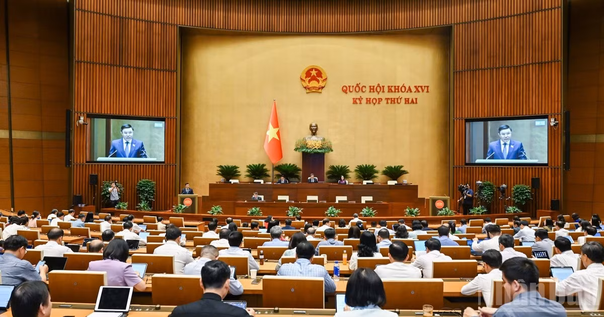 Quốc hội làm việc tại hội trường. (Ảnh: DUY LINH)
