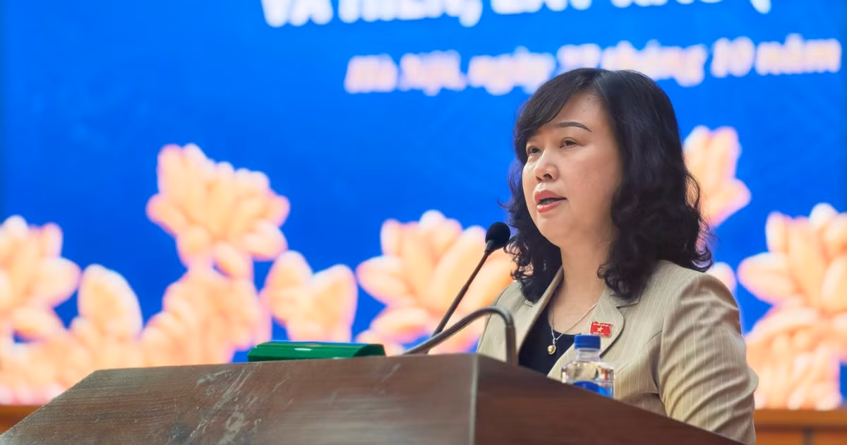 Bộ trưởng Y tế Đào Hồng Lan phát biểu tại buổi cung cấp thông tin cho báo chí. (Ảnh: TUẤN DŨNG)