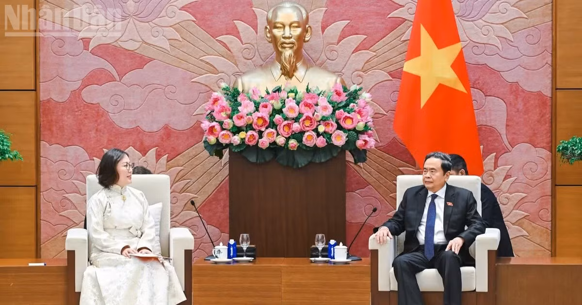 Chủ tịch Quốc hội Trần Thanh Mẫn tiếp Đại sứ Mông Cổ Hulan Ganbaatar. (Ảnh: DUY LINH) 