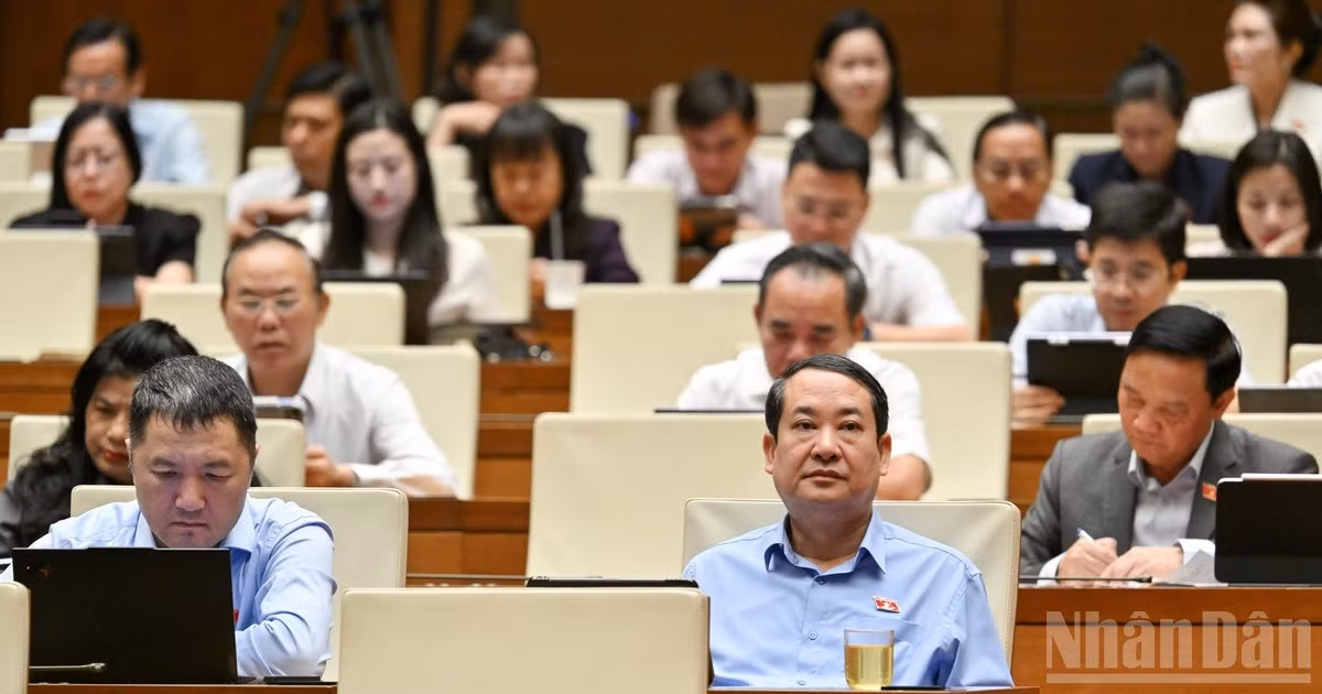 Quốc hội thảo luận về Luật Đất đai sáng 21/8. (Ảnh: THỦY NGUYÊN)