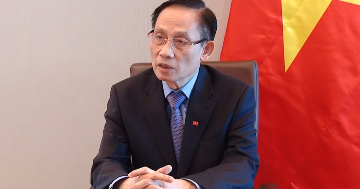 Bộ trưởng Bộ Ngoại giao Lê Hoài Trung trả lời phỏng vấn báo chí - Ảnh: BNG 