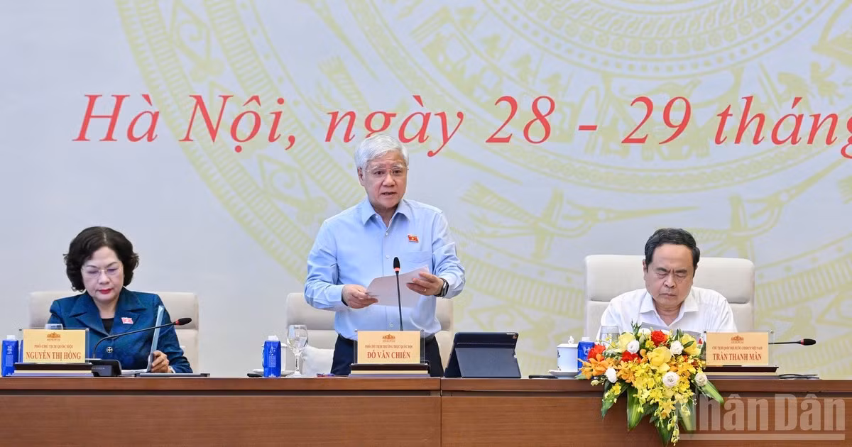 Phó Chủ tịch Thường trực Quốc hội Đỗ Văn Chiến phát biểu bế mạc Hội nghị. (Ảnh: THỦY NGUYÊN) 