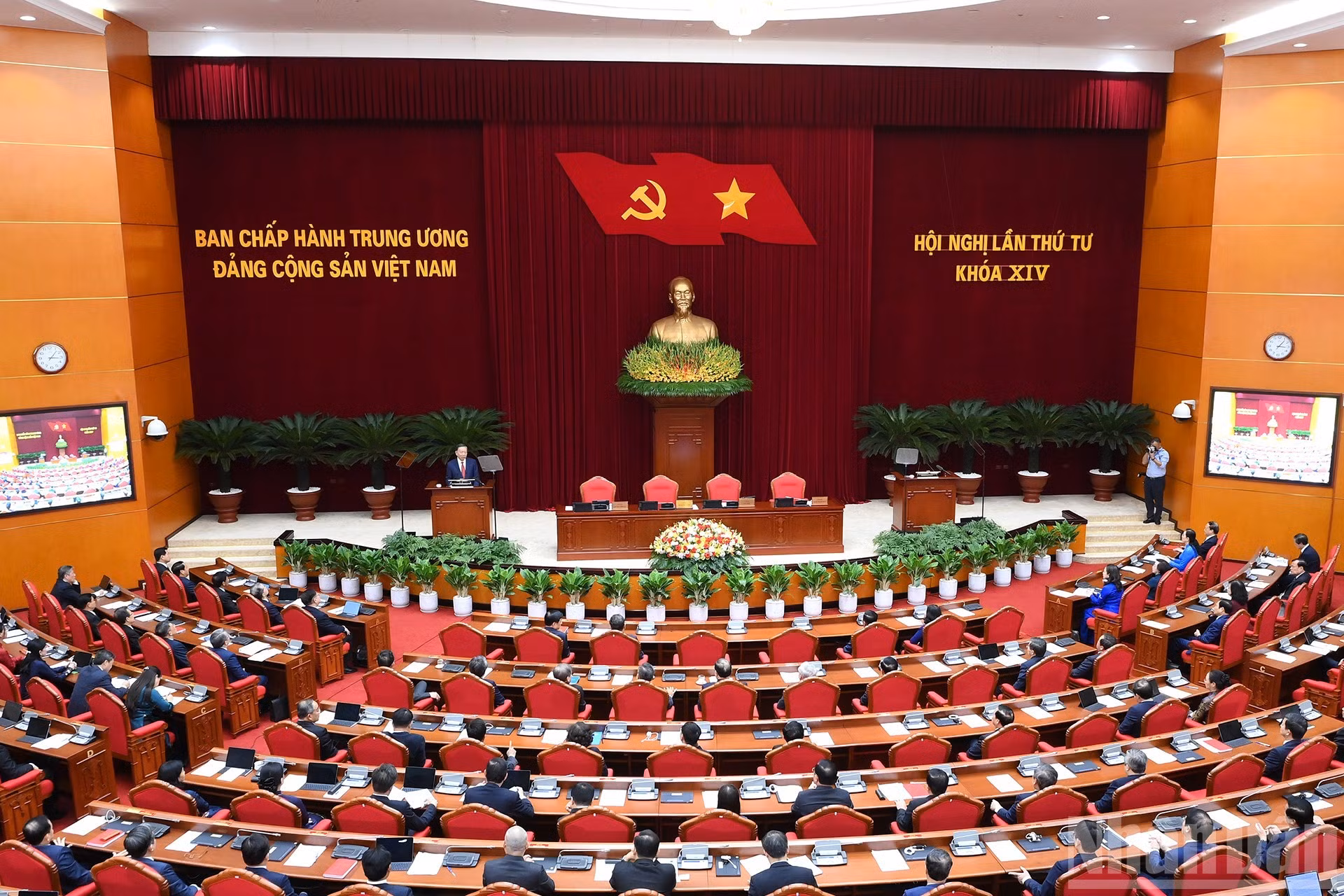 Quang cảnh phiên bế mạc Hội nghị lần thứ tư Ban Chấp hành Trung ương Đảng Cộng sản Việt Nam khóa XIV.