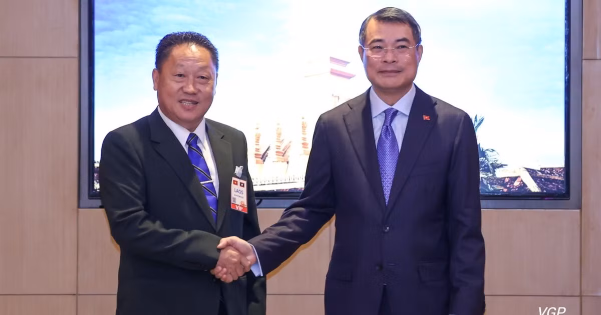 Thủ tướng Chính phủ Lê Minh Hưng tiếp đồng chí Laopaoxong Navongxay, Ủy viên Trung ương Đảng, Phó Chủ tịch Mặt trận Lào xây dựng đất nước. (Ảnh: chinhphu.vn/Nhật Bắc) 