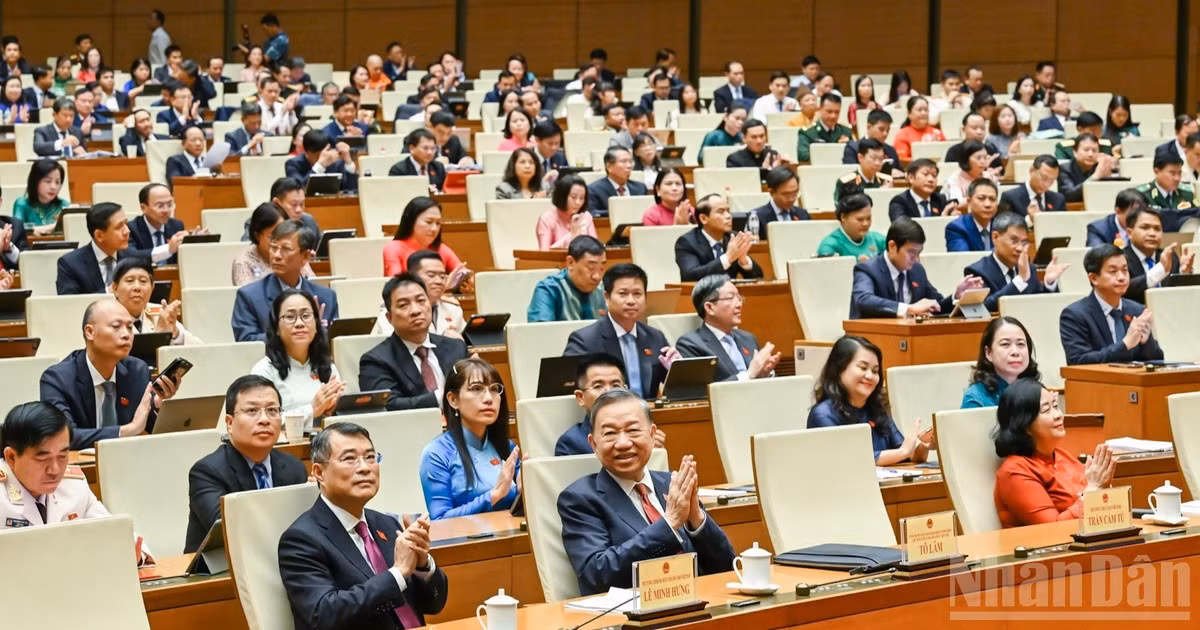 Tổng Bí thư, Chủ tịch nước Tô Lâm, Thủ tướng Chính phủ Lê Minh Hưng, cùng các đại biểu dự phiên bế mạc Kỳ họp không thường lệ thứ nhất, Quốc hội khóa XVI. (Ảnh: DUY LINH)