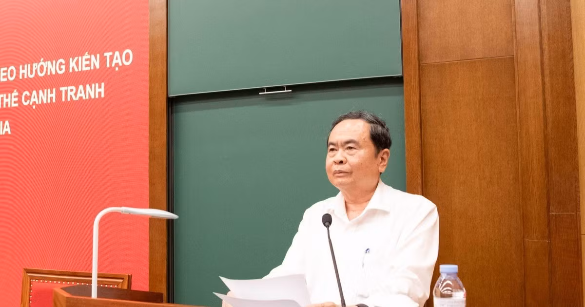 Đồng chí Trần Thanh Mẫn, Ủy viên Bộ Chính trị, Chủ tịch Quốc hội đã trao đổi và truyền đạt chuyên đề cho các học viên Lớp bồi dưỡng, cập nhật kiến thức đối với Ủy viên Trung ương Đảng khóa XIV. (Ảnh: LÂM HIỀN)