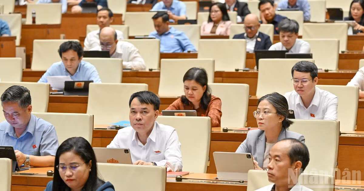 Quốc hội họp phiên toàn thể tại hội trường. (Ảnh: THỦY NGUYÊN)