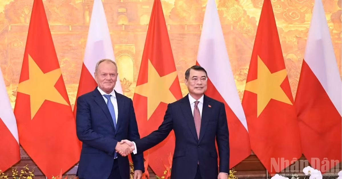 Thủ tướng Chính phủ Lê Minh Hưng và Thủ tướng Ba Lan Donald Tusk. (Ảnh: TRẦN HẢI)