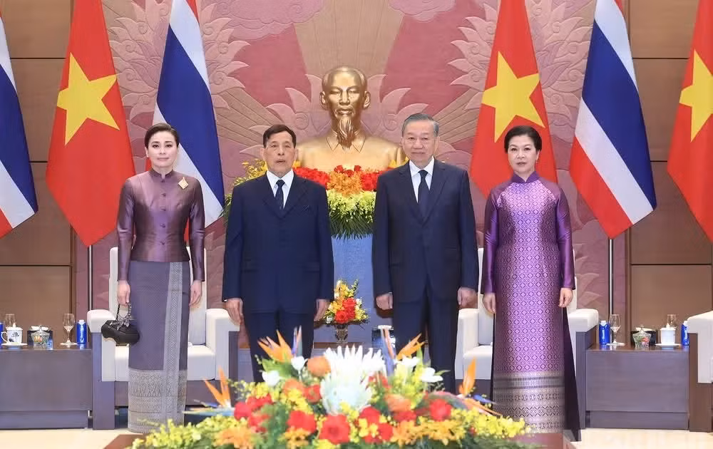 Tổng Bí thư, Chủ tịch nước Tô Lâm và Phu nhân với Nhà vua Vương quốc Thái Lan Maha Vajiralongkorn Phra Vajiraklaochaoyuhua và Hoàng hậu. (Ảnh: ĐĂNG KHOA) 