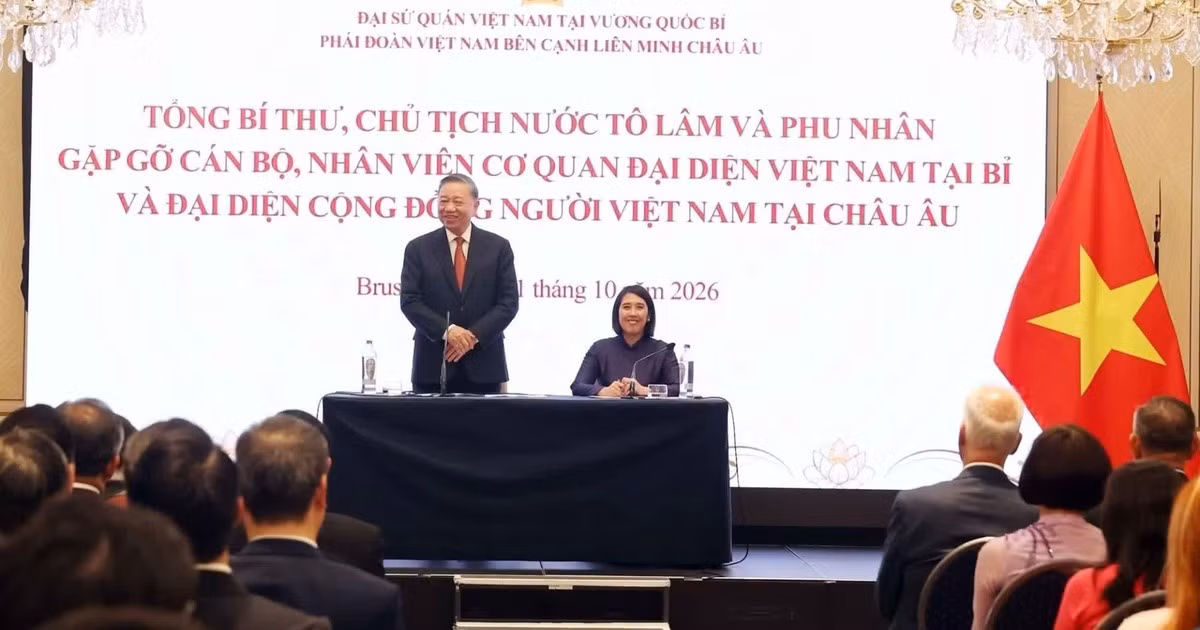 Tổng Bí thư, Chủ tịch nước Tô Lâm nói chuyện thân mật với cán bộ, nhân viên Đại sứ quán Việt Nam tại Bỉ và đại diện cộng đồng người Việt Nam tại châu Âu.