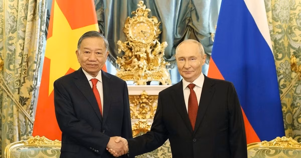 Tổng Bí thư, Chủ tịch nước Tô Lâm gặp hẹp Tổng thống Liên bang Nga Vladimir Putin. (Ảnh: Thống Nhất/TTXVN)