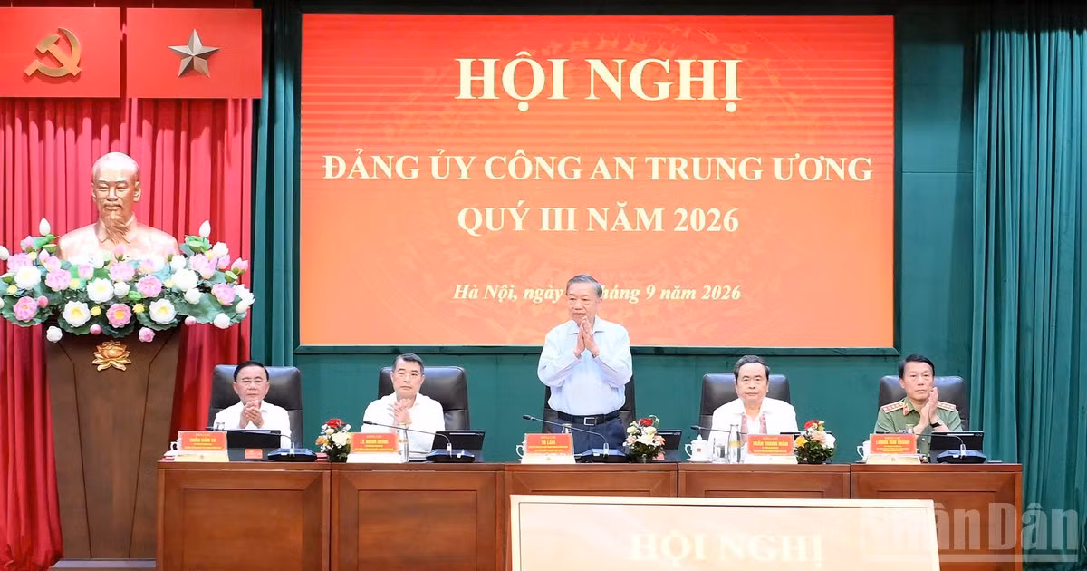 Tổng Bí thư, Chủ tịch nước Tô Lâm và các đồng chí Ủy viên Bộ Chính trị, Ủy viên Thường vụ Đảng ủy Công an Trung ương chủ trì Hội nghị. (Ảnh: ĐĂNG KHOA) 