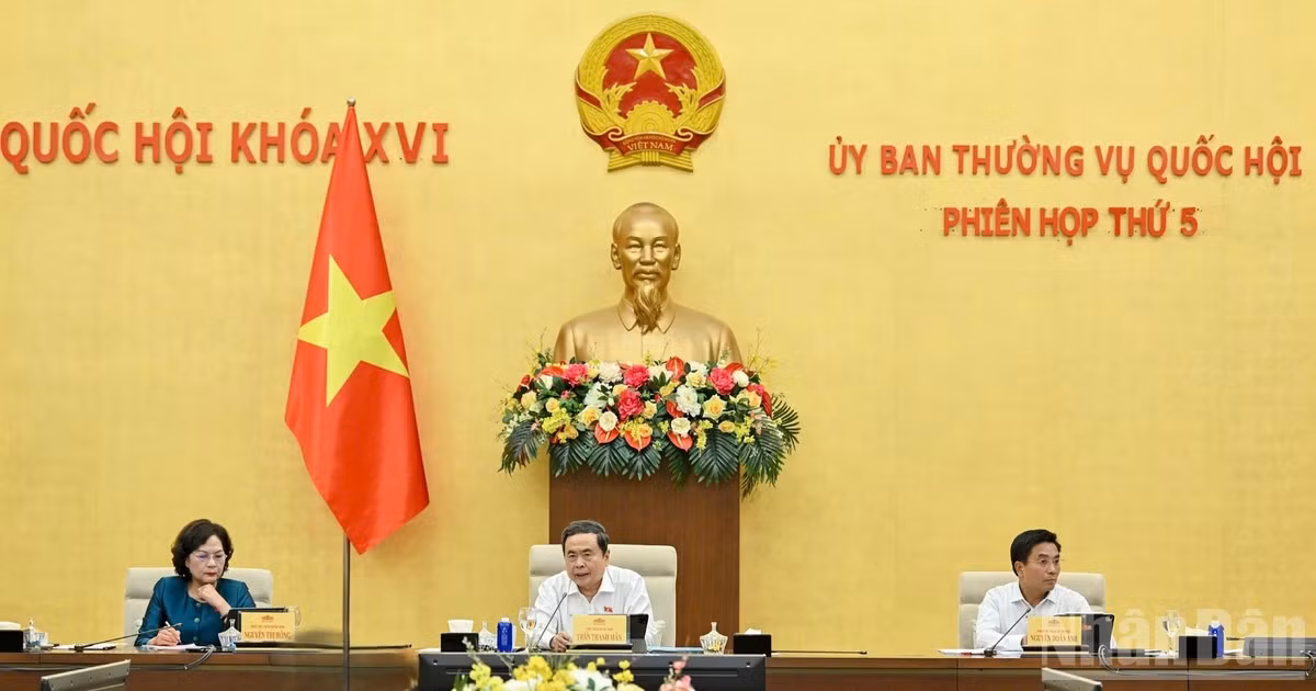 Chủ trì phiên họp thứ 5 Ủy ban Thường vụ Quốc hội khóa XVI. (Ảnh: Thủy Nguyên)
