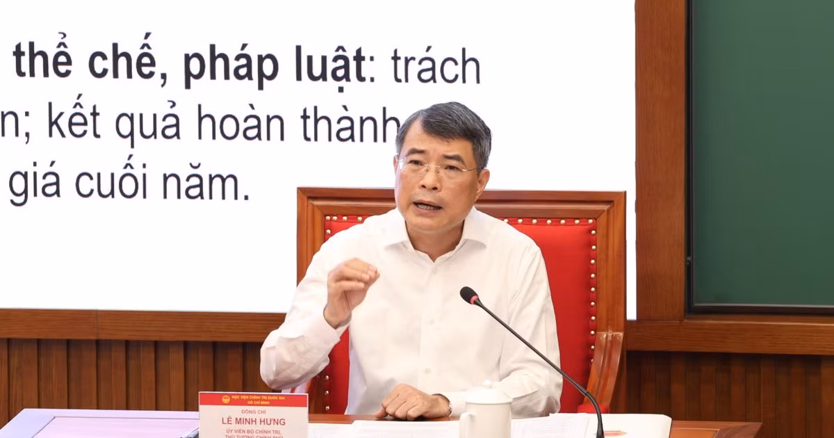Thủ tướng Chính phủ Lê Minh Hưng trao đổi tại chương trình. (Ảnh: LẠI HOA)