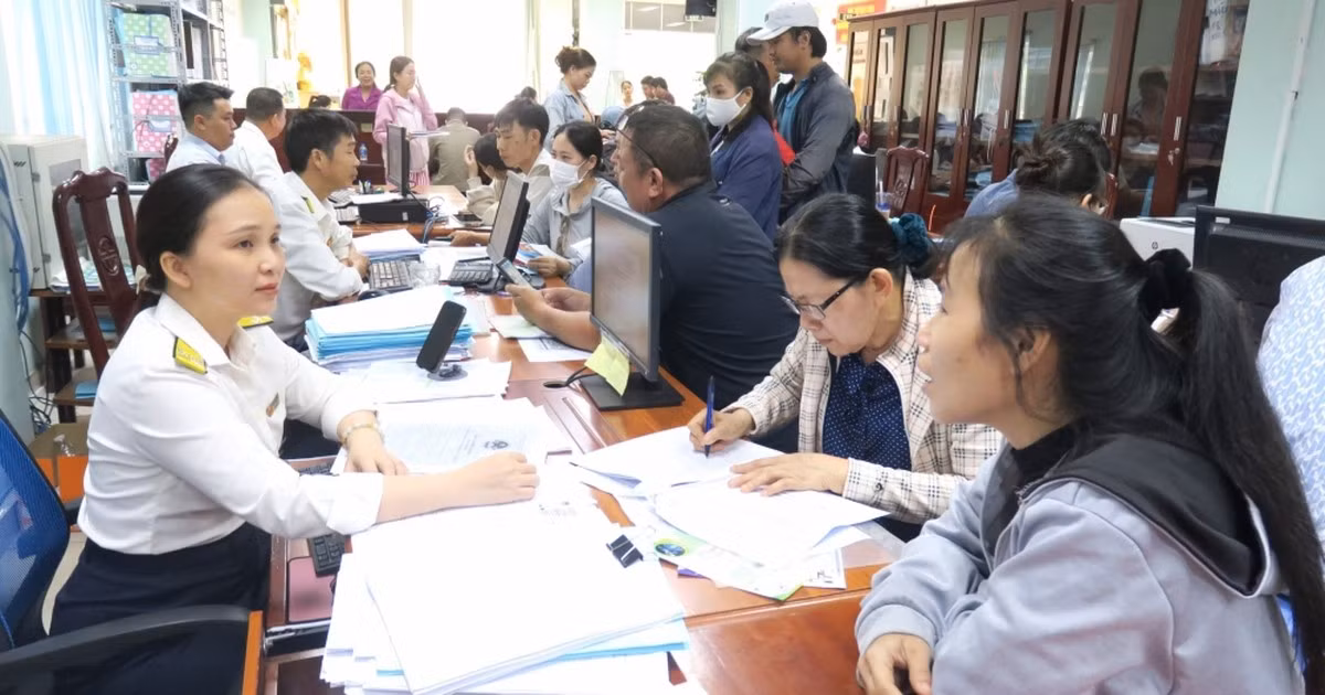 Nghị định số 398/2026/NĐ-CP quy định chi tiết Nghị quyết số 43/2026/QH16 về giảm thuế thu nhập cá nhân, thuế thu nhập doanh nghiệp đối với cá nhân và doanh nghiệp.