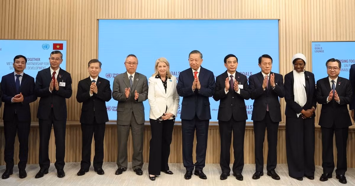 Tổng Bí thư, Chủ tịch nước Tô Lâm, Phó Tổng Thư ký Liên hợp quốc Amina Mohammed và các đại biểu chụp ảnh lưu niệm. (Ảnh: TTXVN) 
