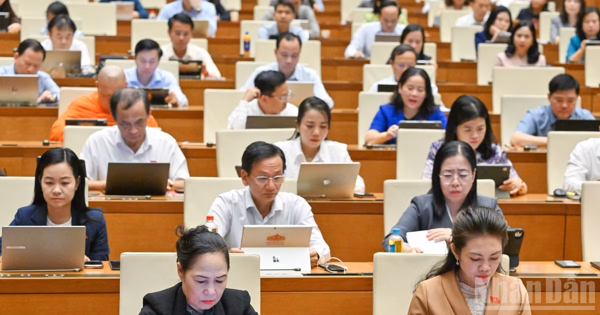 Quốc hội họp phiên toàn thể tại hội trường. (Ảnh: THỦY NGUYÊN)