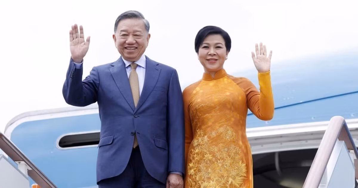 Tổng Bí thư, Chủ tịch nước Tô Lâm và Phu nhân đến sân bay Vnukovo, Moskva, Liên bang Nga. (Ảnh: Thống Nhất/TTXVN) 